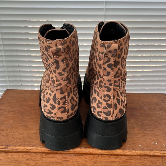Gianni Bini Leopard Print Suede Zip Chunky Lug Sole Platform Booties - Picture 3 of 6